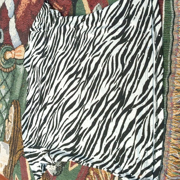 4 items one Price ( 3 Tops & 1 Sweater) - Picture 6 of 12